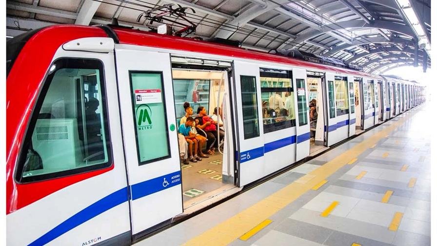 El Metro de Santo Domingo retoma el uso de botones para abrir puertas de los vagones