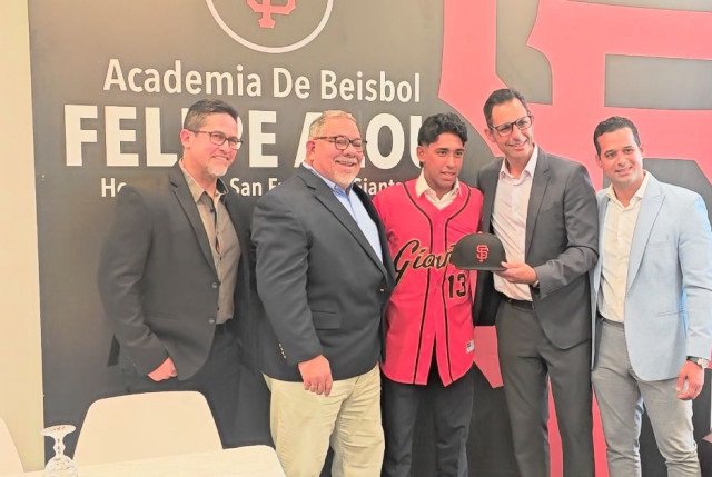 El ss venezolano Luis Hernández acuerda por US$5 millones con los Gigantes. Johenssy Colome dominicano con mejor contrato.
