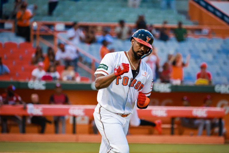 Eloy, Alcántara y De la Cruz dan jonrones y los Toros superan a los Gigantes