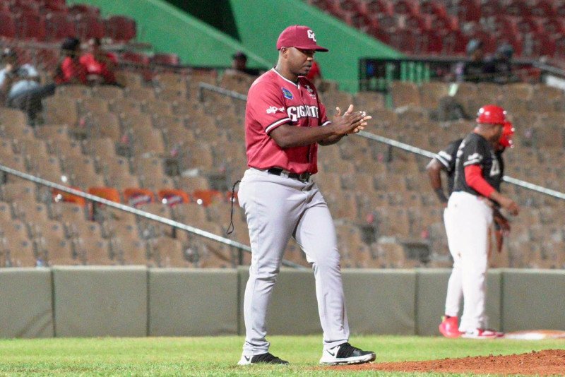 Gigantes ratifican a Jefry Sierra como manager para el resto de la temporada Gigantes ratifican a Jefry Sierra como manager para el resto de la temporada
