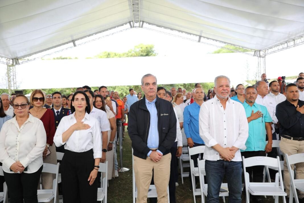 Gobierno entrega varias obras viales en Santiago