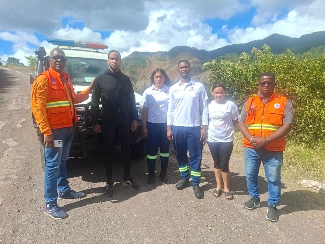 Hallan con vida a joven extraviado en Loma del Tetero en Azua