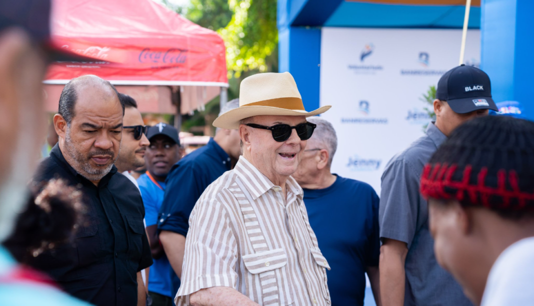 Hipólito Mejía defiende gestión de Banco Agrícola y califica críticas como «disparates»