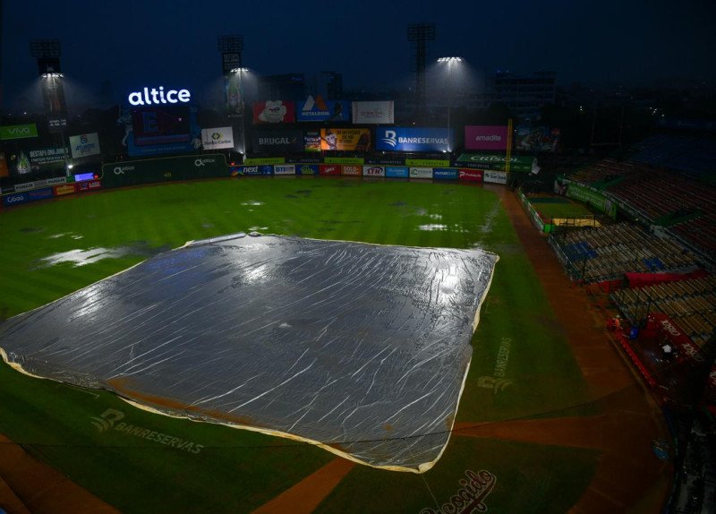 Juego 3 entre Toros y Leones en compás de espera debido a la lluvia