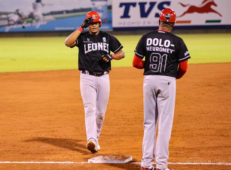 Lakins tuvo salida de calidad, Severino jonronea y Escogido triunfa