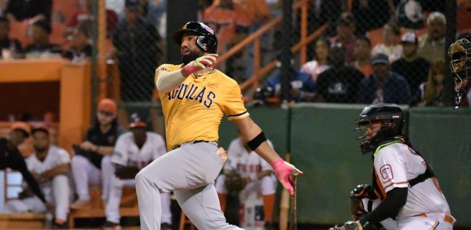 ¡Las Águilas viven! Derrotan a los Toros y empatan en segundo lugar