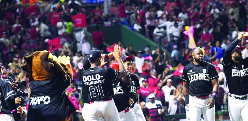 Los “Duros de Matar” lo hicieron otra vez, Escogido viene de atrás y gana primero de la final