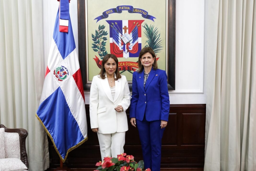Mayra Jiménez asume como nueva titular de Supérate