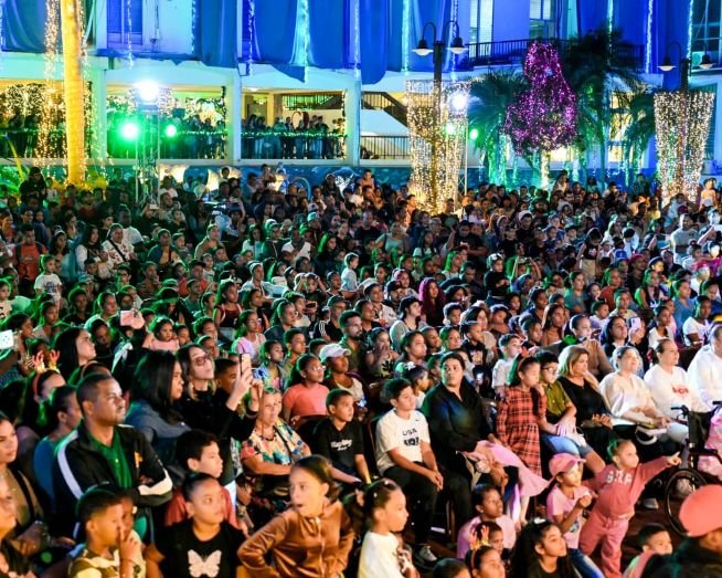 Miles de personas visitaron el recorrido navideño de Santiago