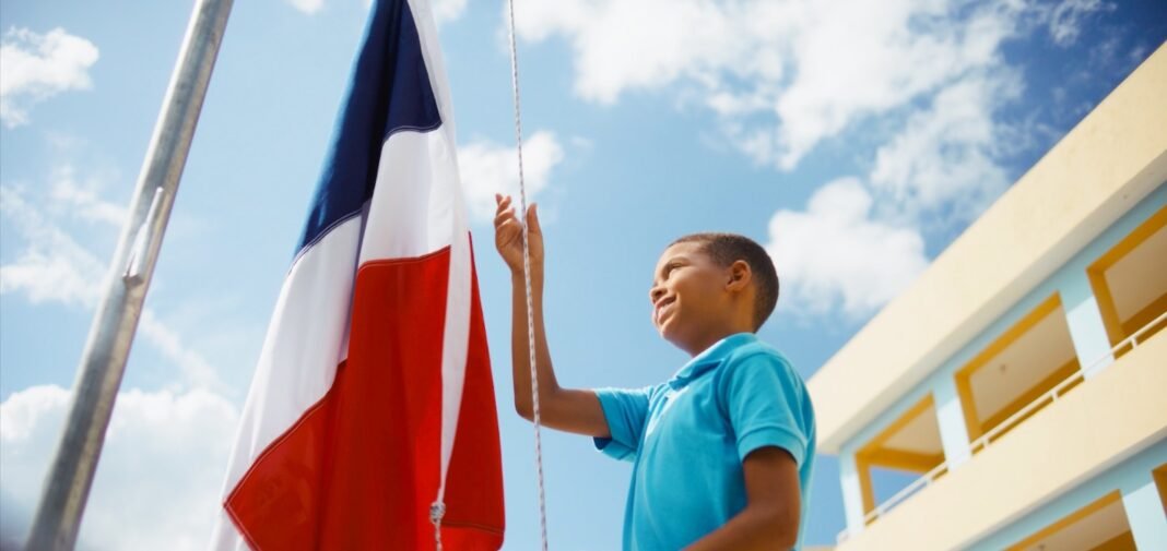 Minerd lanza campaña “Dominicanos al 100” para promover valores patrios y cívicos Minerd lanza campaña “Dominicanos al 100” para promover valores patrios y cívicos