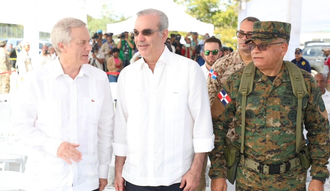 Ministro de Defensa muestra a Abinader y a Kast avances del muro fronterizo