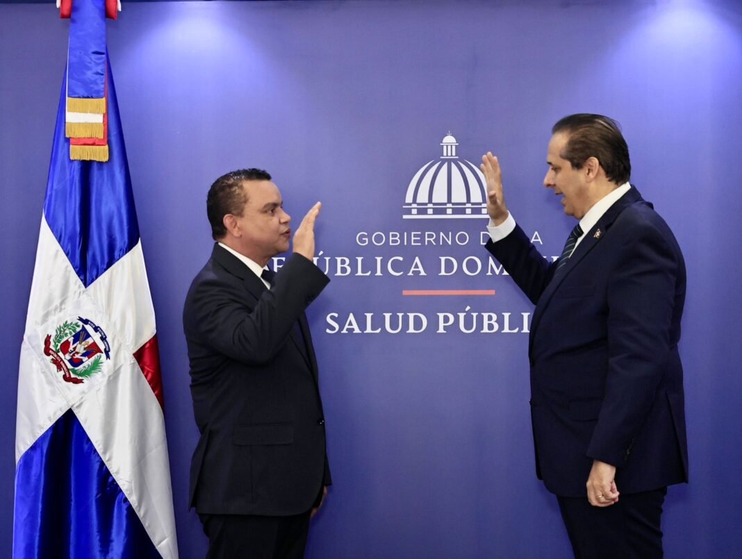Ministro de Salud Víctor Atallah juramenta a Julio César Landrón como nuevo director del SNS