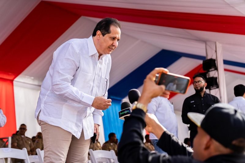 Ministro Víctor Atallah destaca avances en salud en la provincia Duarte