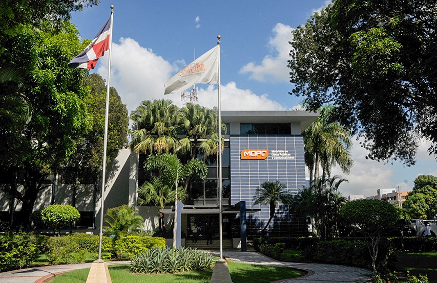 MOPC coordina traslado de estructuras para la Circunvalación de Navarrete MOPC coordina traslado de estructuras para la Circunvalación de Navarrete