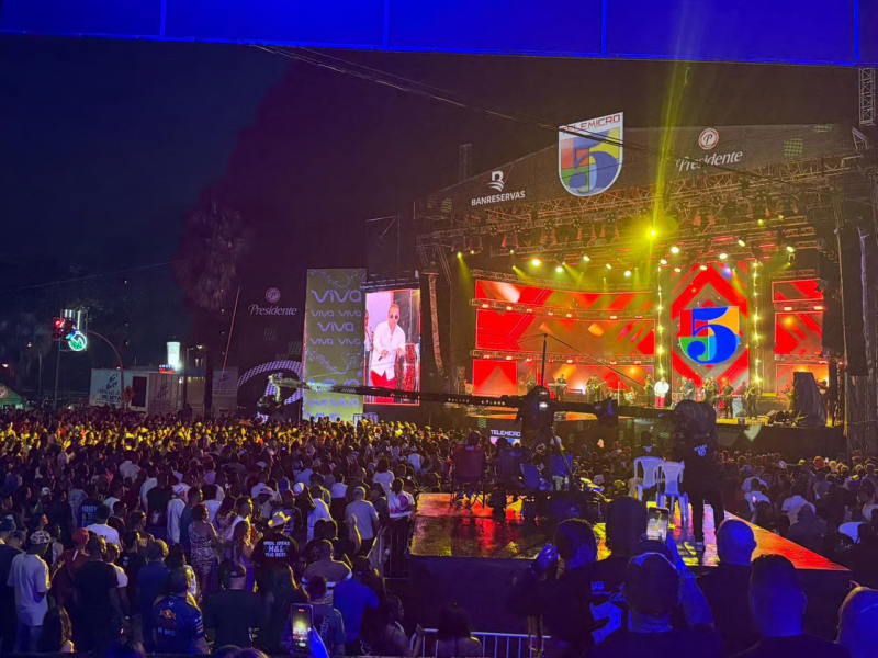 Música a granel: Dominicanos reciben el Nuevo Año 2026