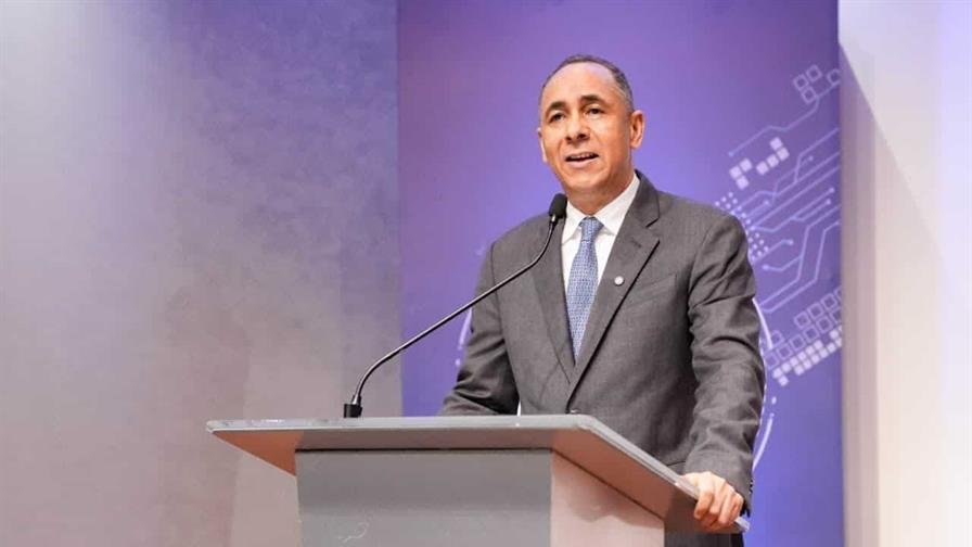 Nelson Arroyo asume Aduanas enfocado en aumentar las recaudaciones y facilitar más el comercio