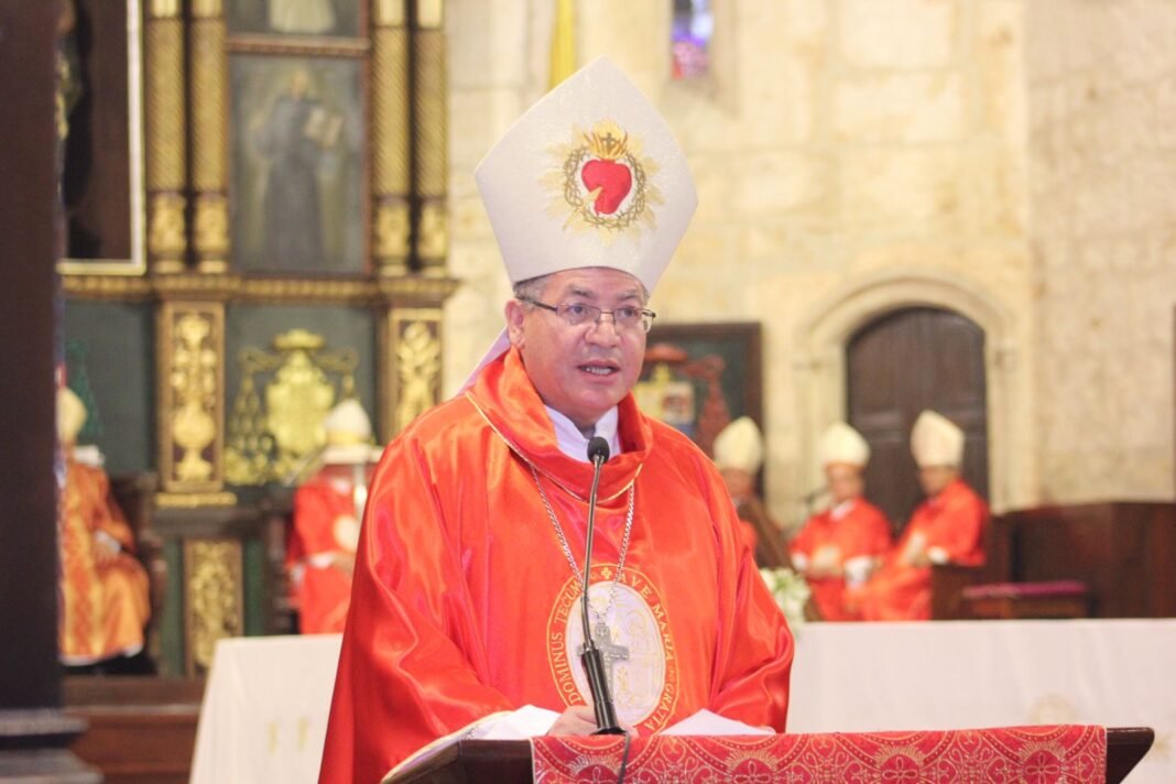 Obispo llama a la unidad contra la corrupción durante misa en honor a Duarte