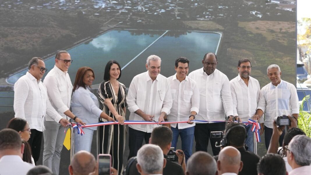 Presidente Abinader inaugura varias obras en San Juan