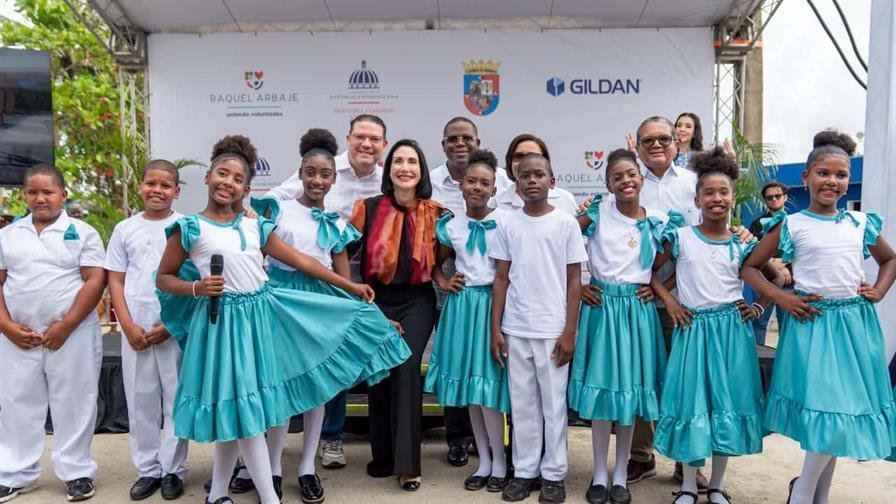 Primera Dama, MICM y Gildan llevan inversión social al municipio de Guerra