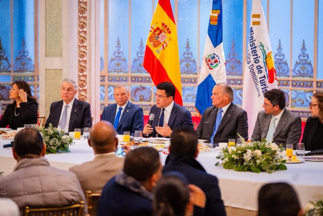 RD cierra Fitur 2026 con inversiones por $855,680 millones, destaca Collado