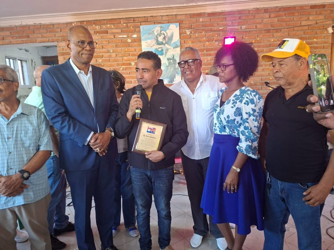 Reconocen a Nelson Gutiérrez por su firme defensa de los derechos humanos Reconocen a Nelson Gutiérrez por su firme defensa de los derechos humanos