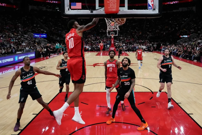 Rockets remontan ante los Spurs . Todos los resultados del martes