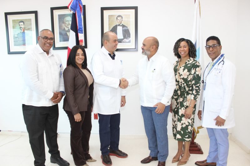 SDOT ofrece al hospital Ney Arias Lora apoyo de 700 especialistas