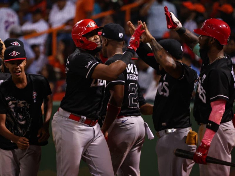 Sócrates Brito batea de 5-4, incluido un jonrón, Leones vencen Toros y extienden invicto Sócrates Brito batea de 5-4, incluido un jonrón, Leones vencen Toros y extienden invicto