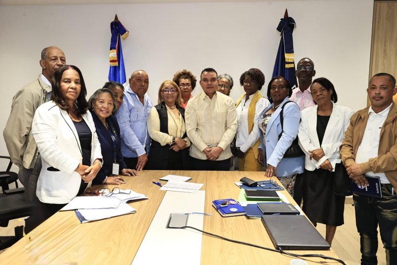 Titular del SNS se reúne con enfermeros por reclamos laborales y mejoras salariales