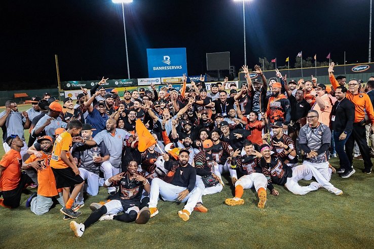 Toros dejan a Aguilas en el terreno y avanzan a la Final