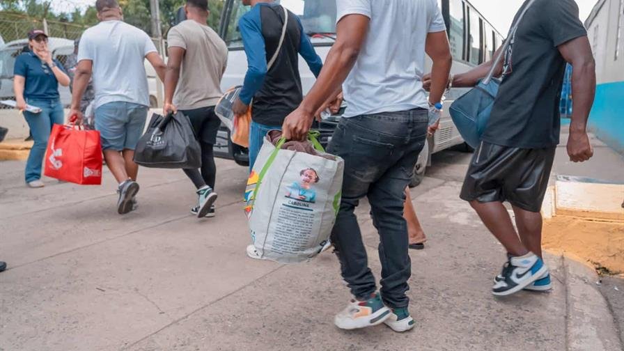 Trasladan otros 400 privados de libertad de la cárcel La Victoria hacia Las Parras Trasladan otros 400 privados de libertad de la cárcel La Victoria hacia Las Parras