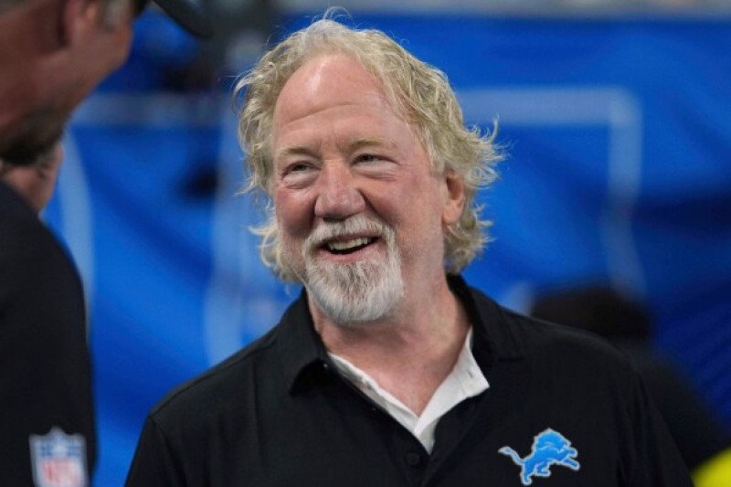 Un juez ordena la liberación de Timothy Busfield, actor acusado de abuso sexual infantil