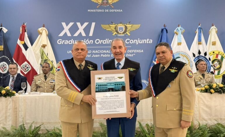 UNADE reconoce al ministro del MESCyT, García Fermín