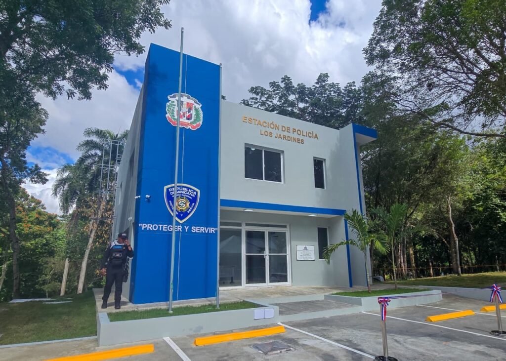 Vicepresidenta Raquel Peña encabeza entrega de estación policial en Jardines del Norte