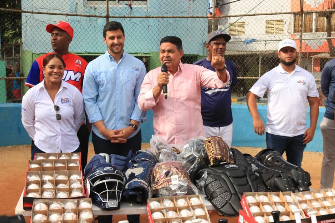 Alcaldía del Distrito y DCNB celebran Día Nacional de la Juventud en Cristo Rey con charla y utilería