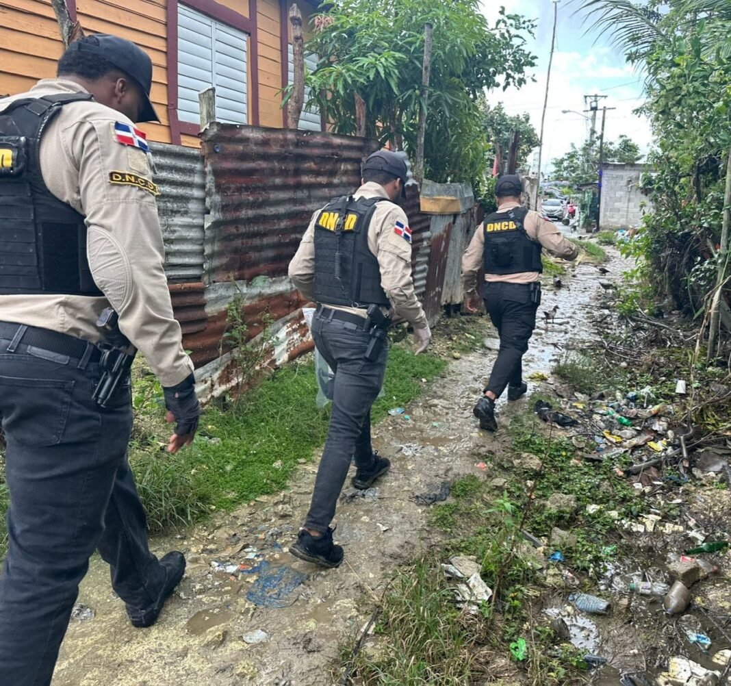 ARRESTAN RECONOCIDOS MICROTRAFICANTES DE DROGAS BUSCADOS EN PUNTA DE VILLA MELLA