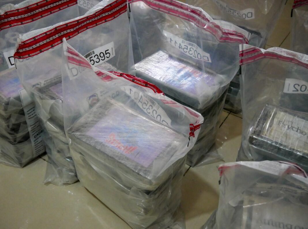 DNCD ASEGURA 75 PAQUETES DE PRESUNTA COCAÍNA; ARRESTA PAQUISTANÍ Y UN DOMINICANO