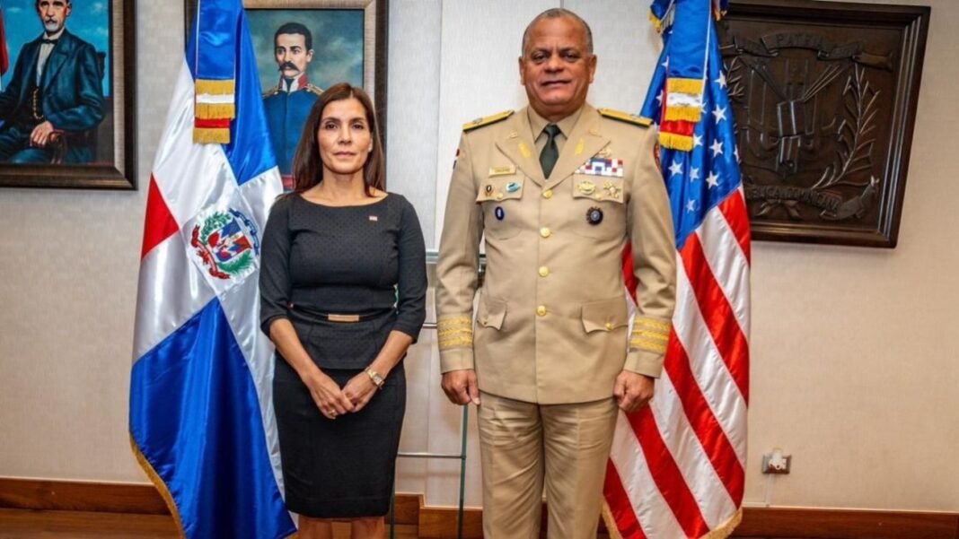 La Vaina de la Cooperación: Embajadora de EE.UU. y Ministro de Defensa de RD en Reunión Clave