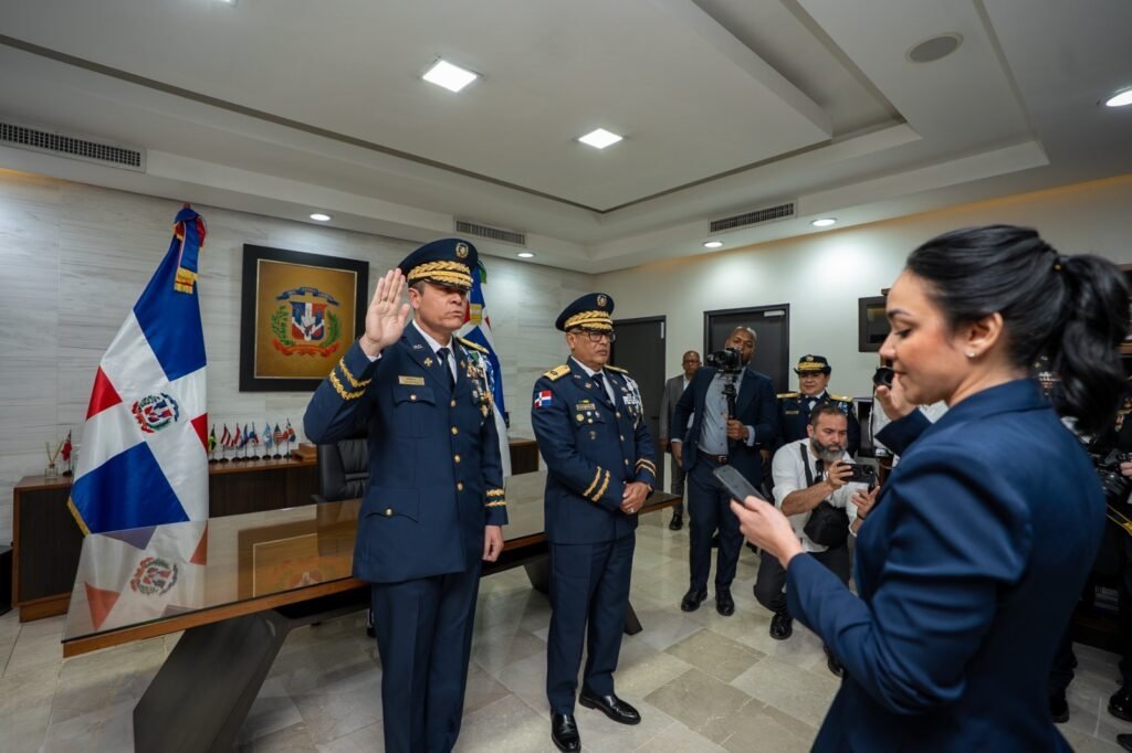 ¡Klk con la Policía! Mayor General Cruz Cruz Asume el Mando
