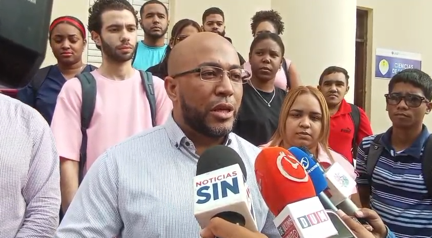 El Despelote en la UASD Santiago: ¿Falta de Profesores Pone en Jaque la Calidad de la Medicina Dominicana?