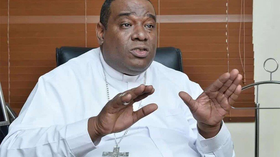 ¡Klk con los Tapones! Monseñor Castro Marte Pide Asfalto para el Bulevar Turístico