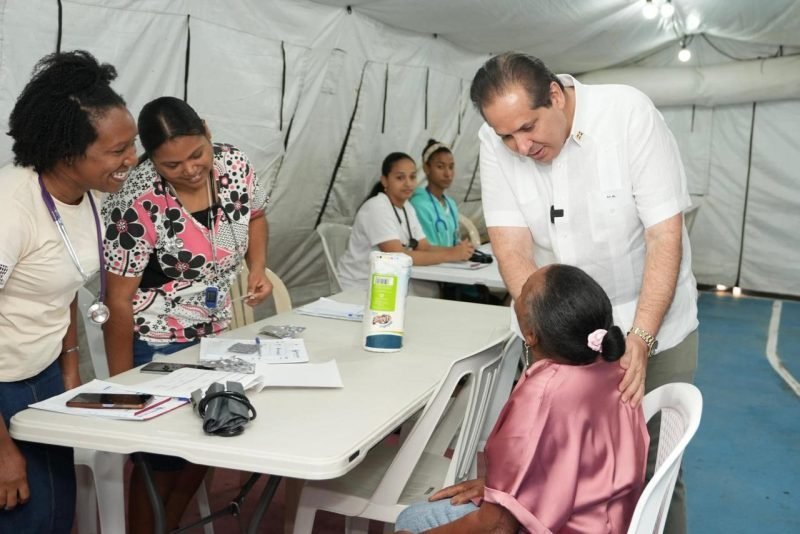 Operativo de Salud en Baní: ¡Qué Cura con Servicios Médicos Bacanos y Gratis!