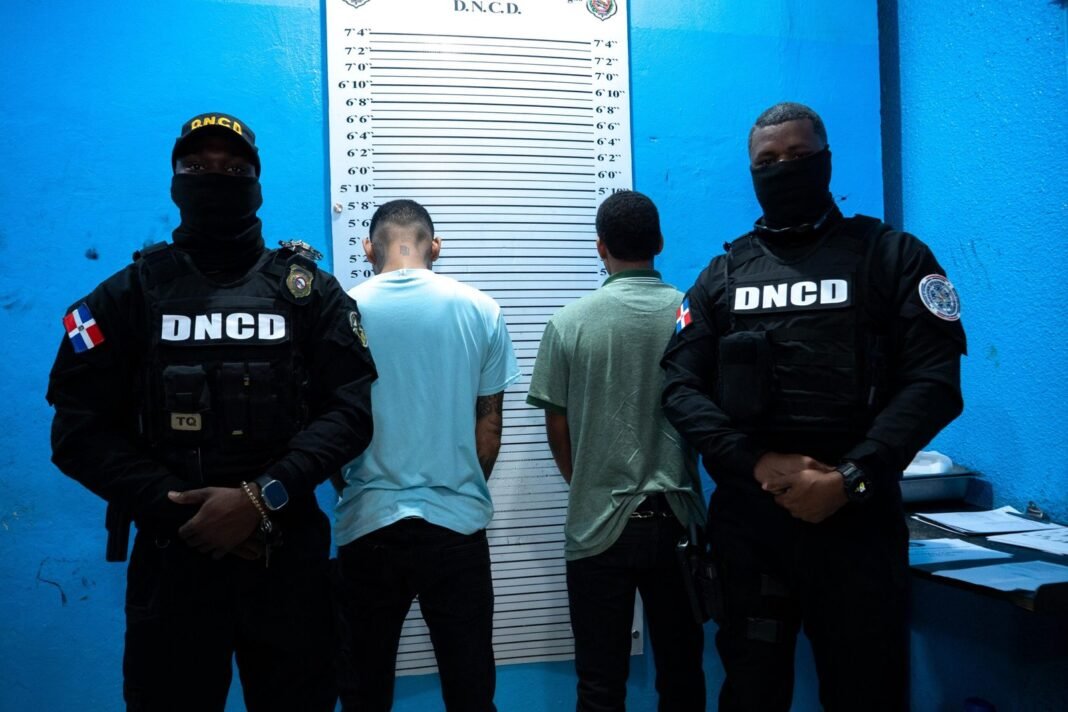 De una Vez Pa’ la Yoni: ¡Se Extraditan Dominicanos por Fraude y Robo!