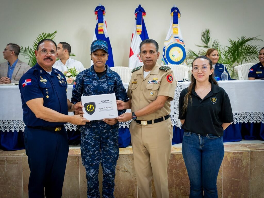 Un paso bacano para la profesionalización policial: 40 instructores Taser