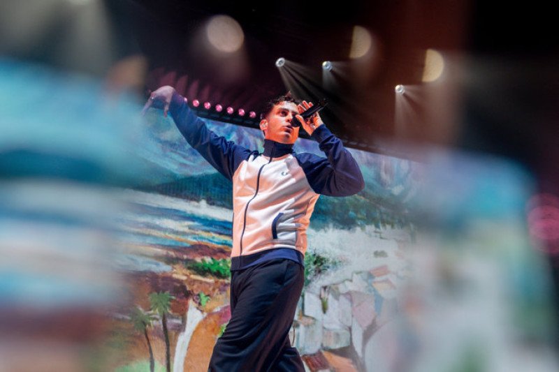 Rapero español Delaossa cae desde 20 metros de altura en pleno concierto