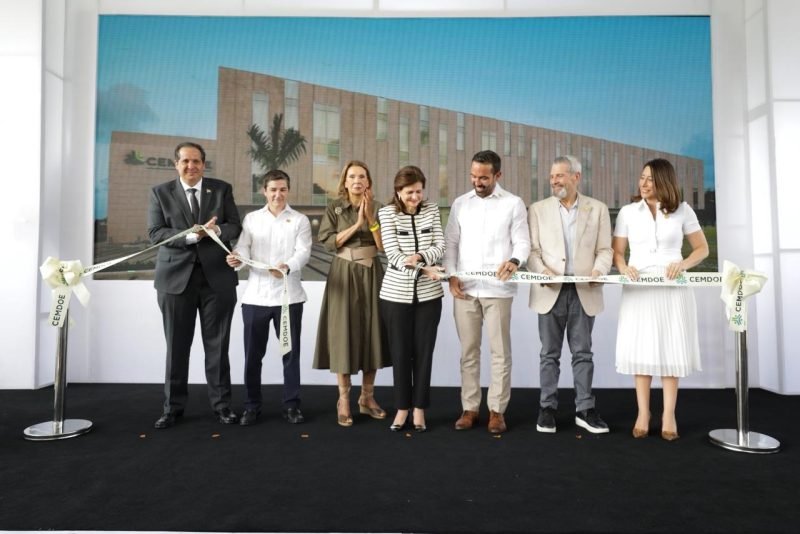 Raquel Peña encabeza inauguración de la nueva etapa hospitalaria de Cemdoe