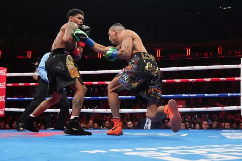 Shakur Stevenson se convierte en campeón de 4 divisiones tras dominar a Teófimo López