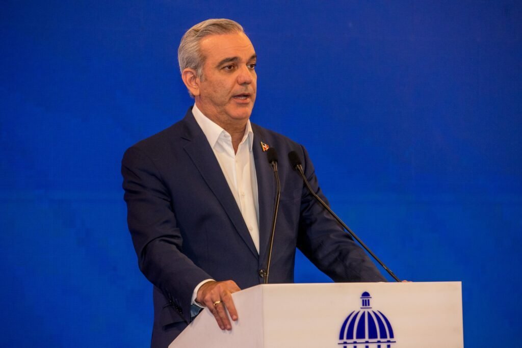 Abinader crea comisión para Museo de la Gesta de Abril