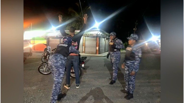 ¡Klk con la ‘seguridad’ en Villa Mella! Operativos ponen en raya el ‘tigueraje’. Seguridad en Villa Mella: Operativos policiales combaten el crimen y el desorden.