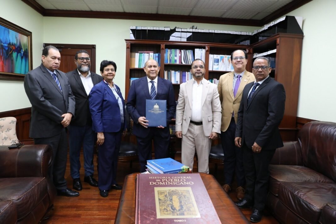 ¡Un ‘Bacán’ Empuje! Nuevas Carreras 4.0 en RD para la Juventud Un Bacán Empuje Nuevas Carreras 4.0 en RD para la Juventud